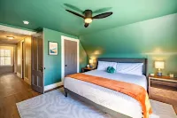 North Conway Adventure Hub! Walk to Shops & Dining. All New! Deck, Grill, Lawn