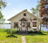 Herons Perch: Peaceful Lakefront Cottage in Shipshewana close to all the fun! Hotels in Newbury Township