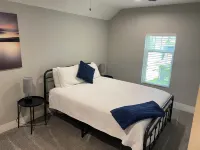 Unique Apartment above Lake Time Brewery in Downtown Clear Lake 克利爾萊克酒店
