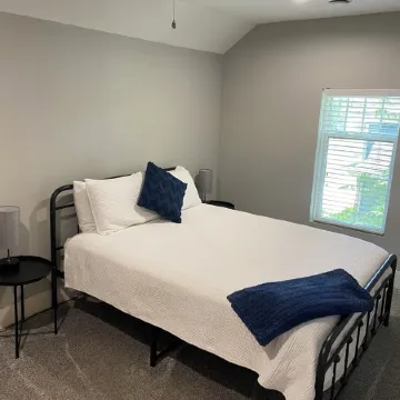 Unique Apartment above Lake Time Brewery in Downtown Clear Lake Отели в г. Клир Лейк