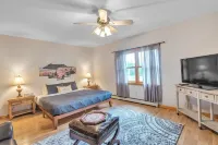 River Valley Sunset Retreat - Peaceful Getaway Near Sunday River & Bethel/Newry