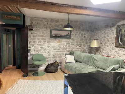 Atypical apartment in downtown Le Luc en Provence Near Saint-Tropez The Var附近的飯店