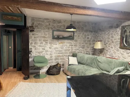 Atypical apartment in downtown Le Luc en Provence Near Saint-Tropez Отели рядом с достопримечательностью «The Var»