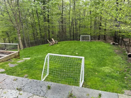 Chronogram featured, Modern Mountain Family Home above Woodstock. Dog-Friendly Отели в г. Вудсток