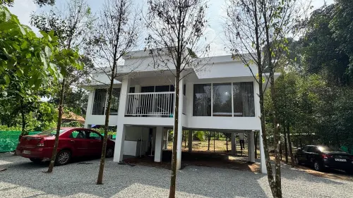 Charming 2-Bedroom Riverfront Cottage In Pleasant Pala With WiFi, AC