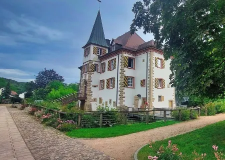 Cozy vacation apartment in the heart of the Markgräfler Land near France and CH Отели в г. Шлинген