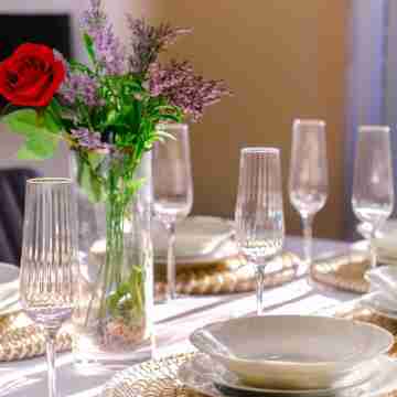 Family And Remote Work Friendly-Only 4 Minutes from The Pacific Werribee Dining/Meeting Rooms