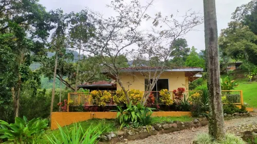 las Gitanas, en Medio de Colores, Paisajes Maravillosos y Animales de Granja Hotels in Fredonia