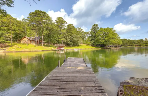 碼頭+絕美景色：森林湖馬丁小屋！