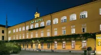 Jet Hotel فنادق في 