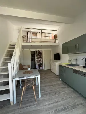 Charming cottage in residence with swimming pool Hotels in Fayence