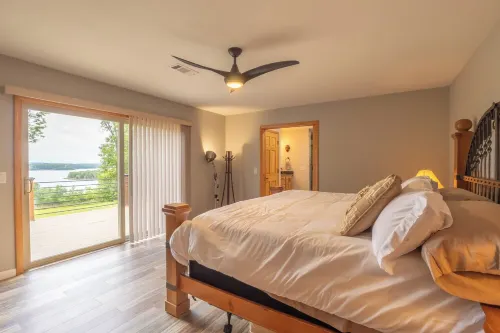 Luxury Cabin With Lake Views + 36 Acres To Play On Bull Shoals