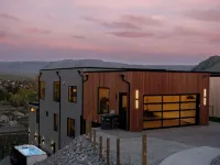 Ultra Luxury Chelan Lake House w/ Sauna, Steam Room, Cold Plunge, and Hot Tub Hôtels à : Chelan