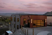 Ultra Luxury Chelan Lake House w/ Sauna, Steam Room, Cold Plunge, and Hot Tub