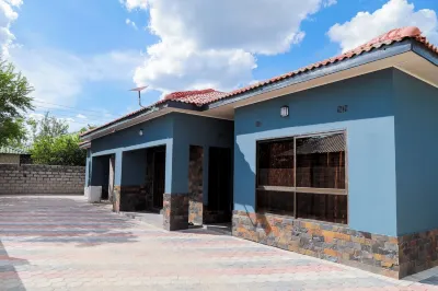 Chic 2-bedroom apartment with WiFi and backup solar power in Lusaka. Hotels in 