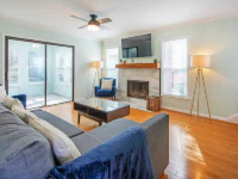 Pet-friendly, freshly renovated, 2 bd/2.5 bath townhome in Decatur! Hotels in Decatur