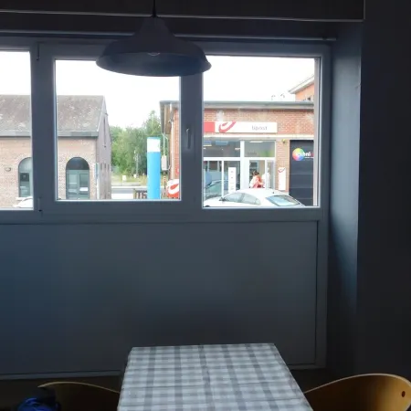Studio near station and shops, for single person or couple