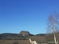 Apartment "soleil" terrace private parking Hôtels à : Saint-Julien-Chapteuil