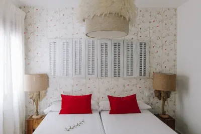 Candeleda Suite Hotels near Plaza del Castillo