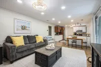 Charming 3-bedroom cottage nearby Lake Michigan beaches & restaurants