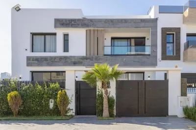 Beach Vibe Villa - Sunny Stay Hotels near Plage David