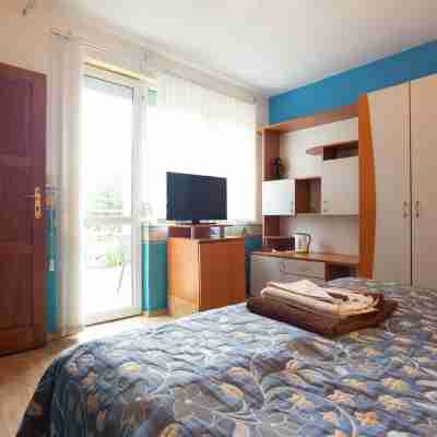 Summer Villa Close to the Coast with Private Gym and Parking Rooms