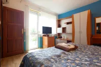 Summer Villa Close to the Coast with Private Gym and Parking