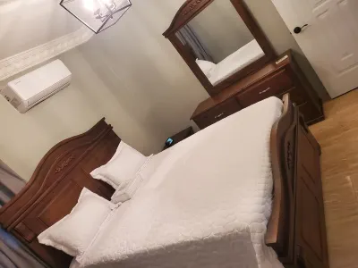 Luxury 2BR 2BA APT W. AC & Garage Hôtels à : 