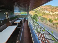 Meera's NB & DB 1 - bedroom apartment with WiFi and AC in picturesque Panchgani