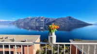 Fantastic view with vacation apartment Lago Maggiore, 80m2, 4 persons, renovated Hotels in Brissago