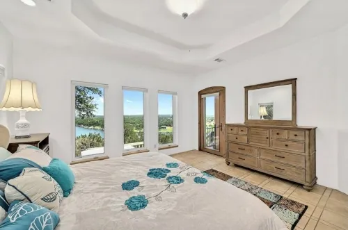 Panoramic View of Lake Marble Falls- 4BRM 10 Acres 1 King and 3 Queen Beds