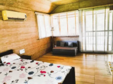 Experience Nature’s Charm: Unique Treehouse Stay by a Scenic Lake!