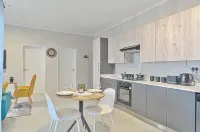 Classy 2bedroom Apartment at 93 New