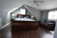 Norwalk Spacious Stay – Entire House + Fenced Yard + Parking + Laundry + Updated Hotel a Norwalk