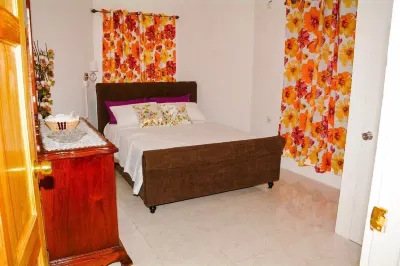 Neke's Place Apartment #2 at 44 Allen Crescent Hotel a 