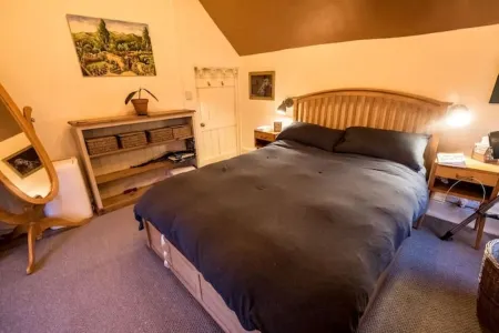 Historic seafront cottage, projector, piano etc