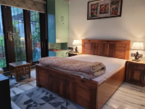 Charming 1-bedroom in a villa with WiFi, AC in fabulous Noida Hotel a 