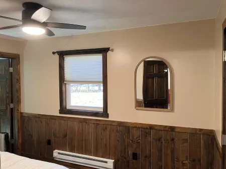 Cozy 1-bedroom apartment in peaceful Palestine with WiFi, AC