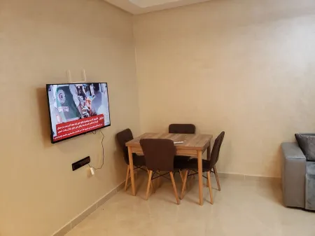 Spacious and charming 2-bedroom apartment in delightful Tanger with fast WiFi Отели рядом с достопримечательностью «Спартель»