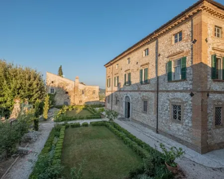 Historic villa with swimming pool surrounded by nature Hotéis em Amelia