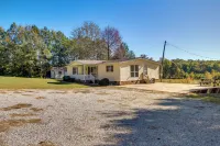 Prosperity Vacation Rental ~ 1 Mi to Lake Murray! - 3 tähden