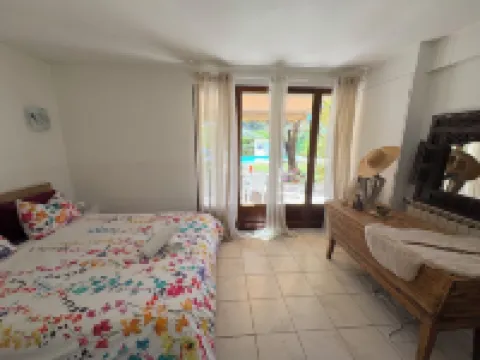 Villa with private garden and pool, parking, 5 min from beach and center