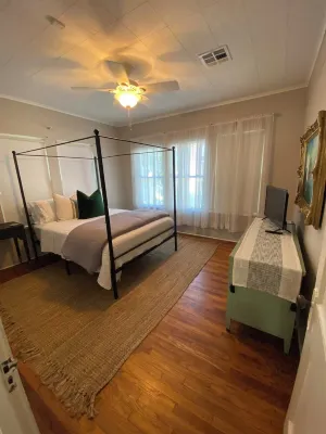 Charming 2-bedroom house in Monroe with AC, WiFi
