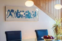 Large, comfortable and very quiet apartment in the center of Kaltern with garage & elevator