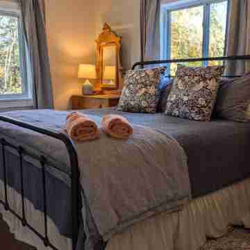 Ambleside in Boothbay Harbor Maine! Perfect for a Warm and Cozy Gardens Aglow! Rooms