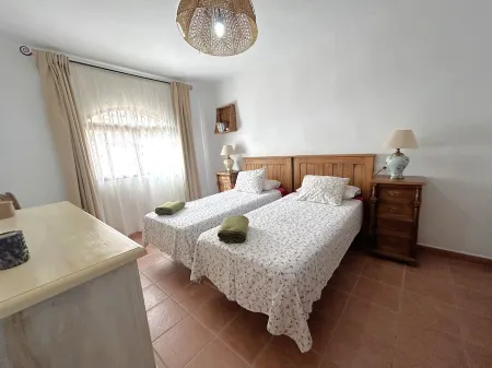 El Almendro House Отели рядом с достопримечательностью «Mirador El Asalto Del Cura»