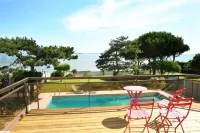 Villa with swimming pool and magnificent sea view