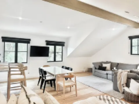 Newly built designer guesthouse nestled in Santa Barbara’s Sycamore Canyon.