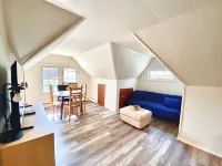 Crown Point 1 Bedroom Stylish Apartment close to the Square/Downtown Hotels in Crown Point