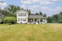 Wolcottville Farmhouse: 18 Mi to Shipshewana - Homestays